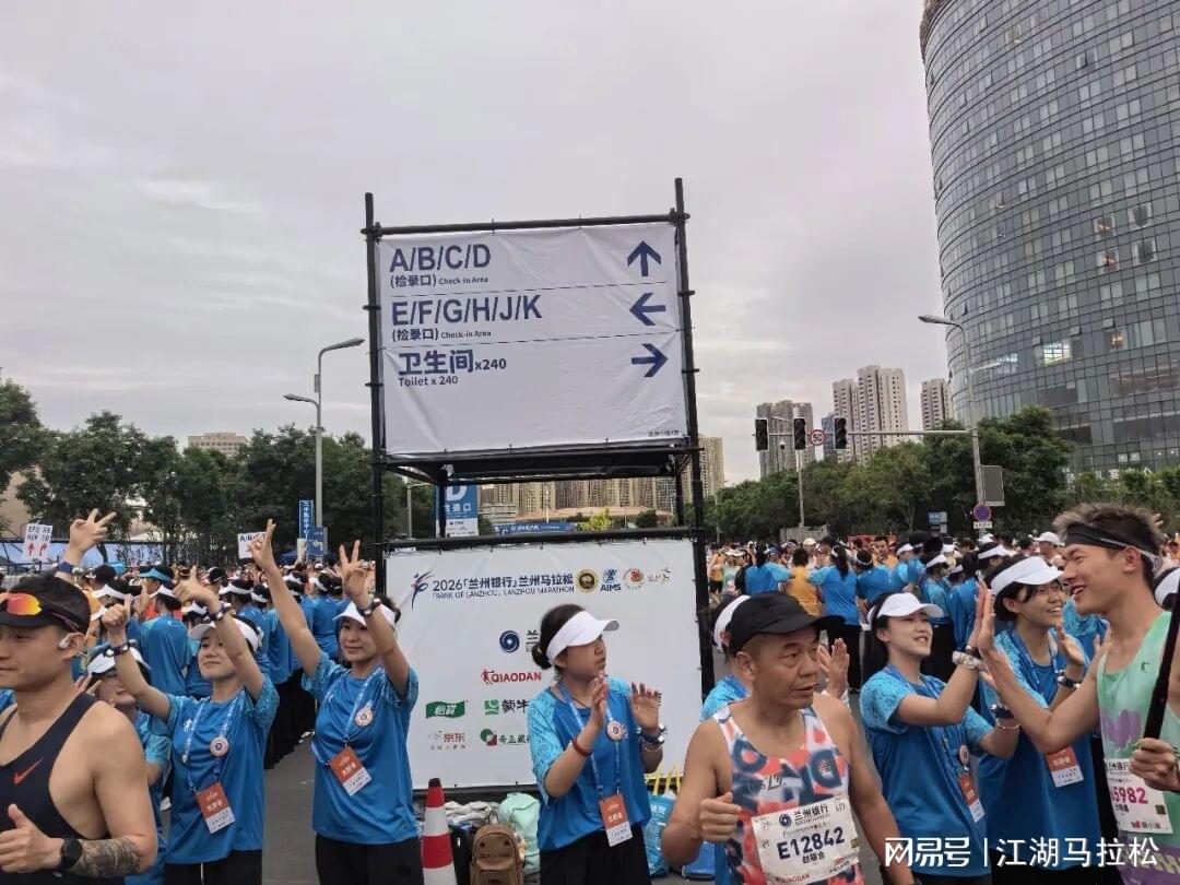 独行侠球迷秒懂:马刺29分逆转,福克斯顶薪成靶子